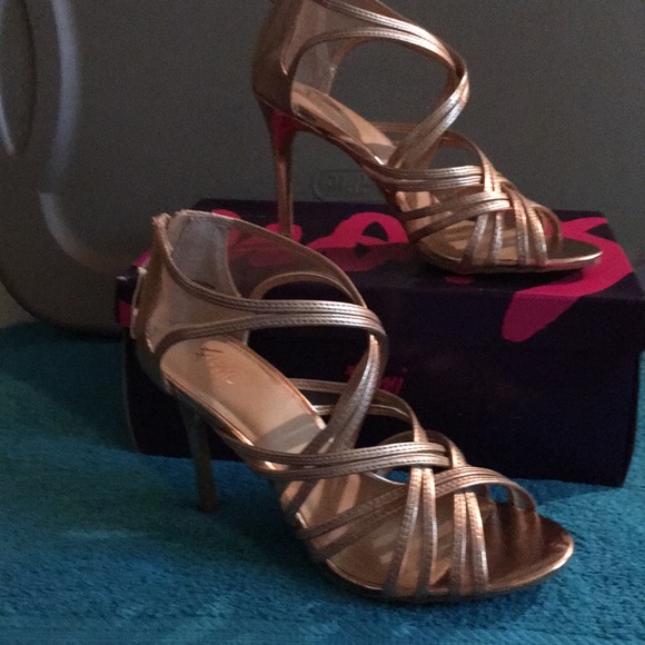 FIONI Clothing Shoes - Simply gorgeous NWT comfortable sandals